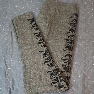 Feathers Gray Leggings with Black Pattern OSFA